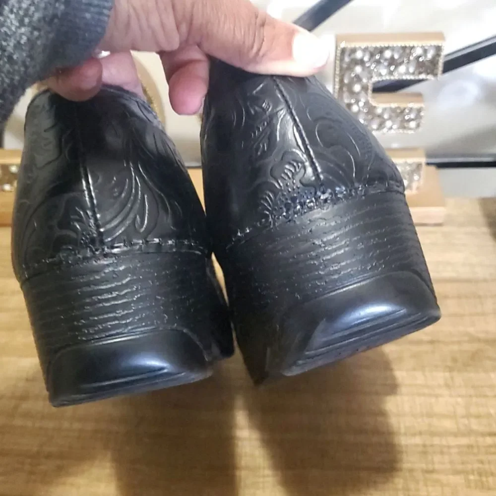 GH BASS & Co Embossed MELINDA Slip On Clog Comfort Shoes Black Women's Sz 10